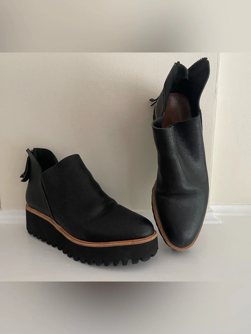 Minimalist Black Platform Zip-Back Slip-On Shoe